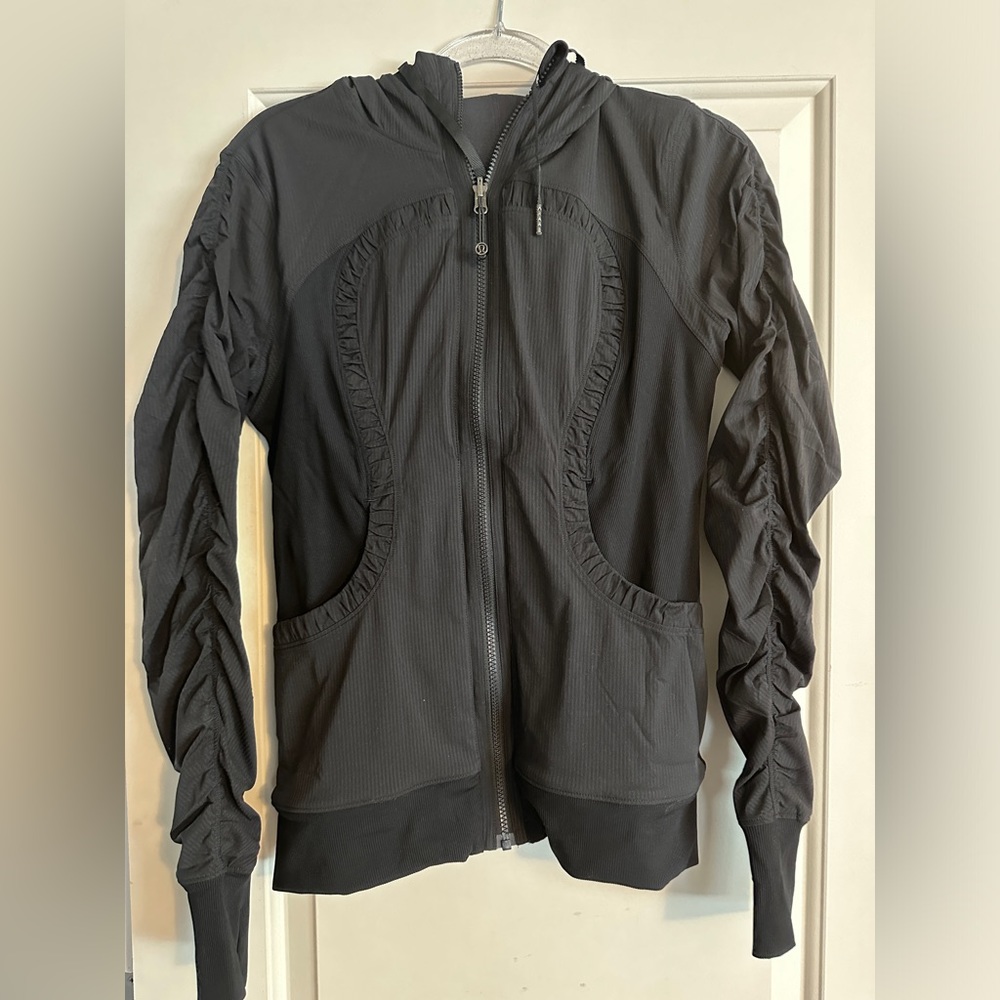 Lululemon black reversible jacket. Size 8. Worn once.